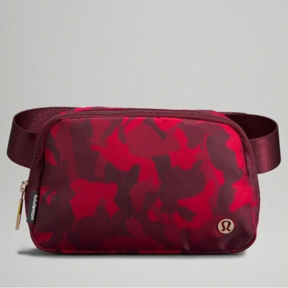 🆕❤️ Lululemon Everywhere Belt Bag New Year Rabbit - Picture 2 of 6